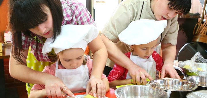 Culinary master class for children at the Luna Bar & Grill in Odessa. Sign up for a master class at a discount.