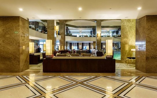 Холл в отеле «Premier Palace Hotel Kharkiv» во Львове. Забронировать номер недорого