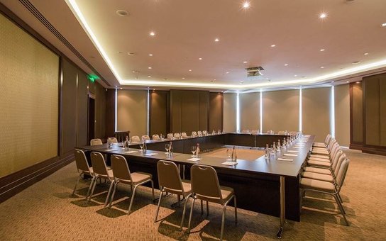 Зал для конференций в отеле «Premier Palace Hotel Kharkiv» во Львове. Забронировать номер со скидкой