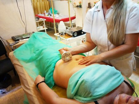 Vacuum roller massage