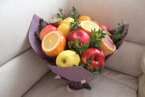 What are the advantages of fruit bouquets?